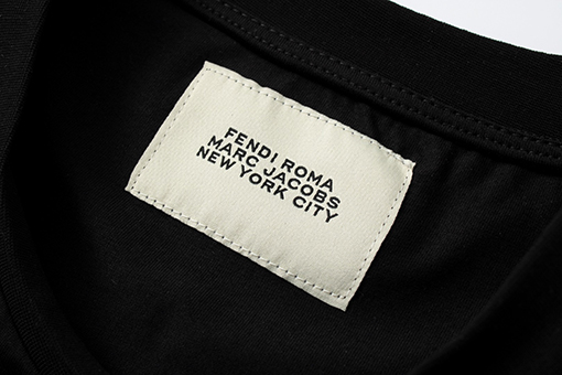 フェンディ ショルダーロゴ刺繍半袖Tシャツ