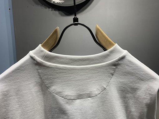 プラダ ブレスレットロゴエンボスロゴ半袖Tシャツ