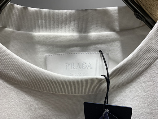 プラダ ブレスレットロゴエンボスロゴ半袖Tシャツ