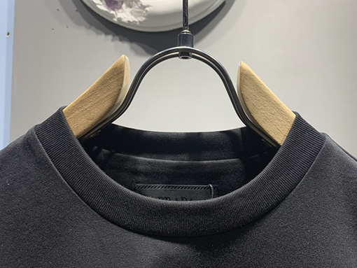 プラダ ブレスレットロゴエンボスロゴ半袖Tシャツ