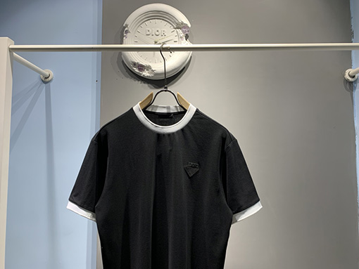 プラダ   ロゴ入り半袖Tシャツ
