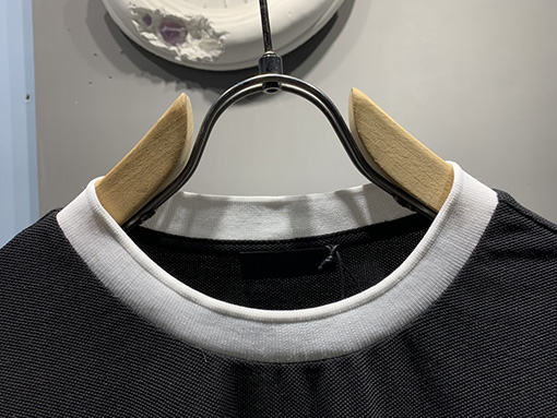 プラダ   ロゴ入り半袖Tシャツ