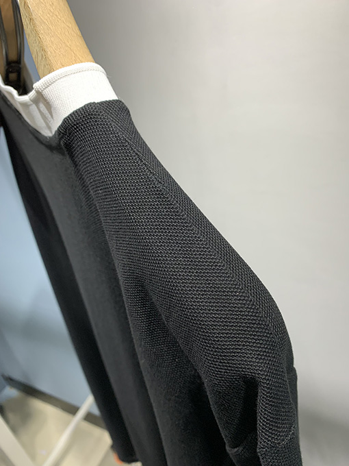プラダ   ロゴ入り半袖Tシャツ