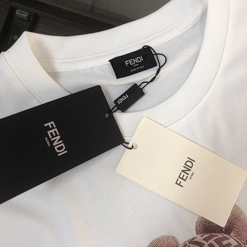 フェンディコピー  胸の前の楽しいロゴ半袖Tシャツ