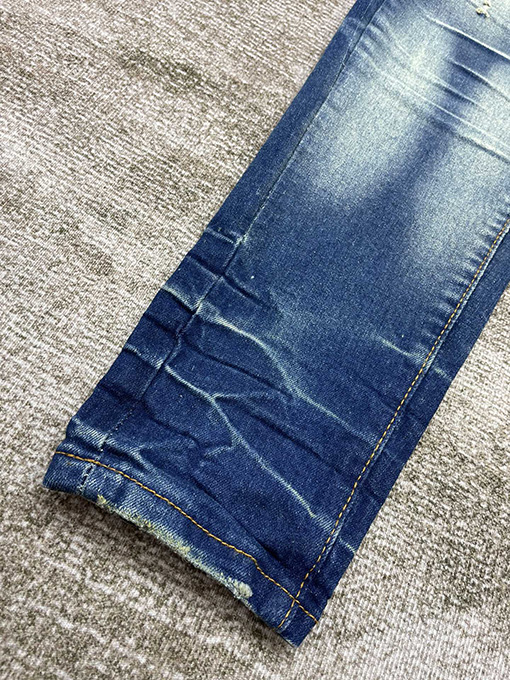 アミリ ファッショナブルで個性 なダメージデニムパンツ