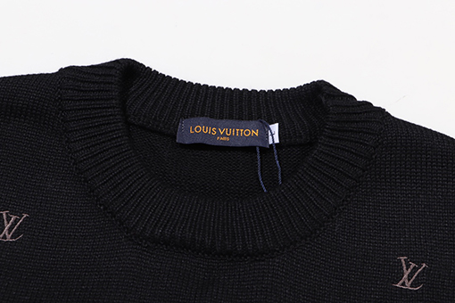 ルイヴィトン ホーム刺繍の小さなロゴのラウンドネックセーター
