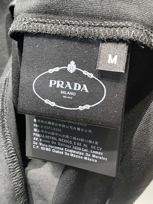 プラダ エナメル三角ロゴベスト