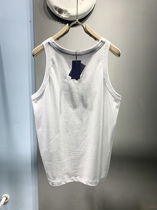 プラダ エナメル三角ロゴベスト