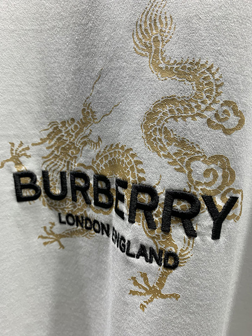 バーバリー ドラゴンイヤー刺繍半袖Tシャツ