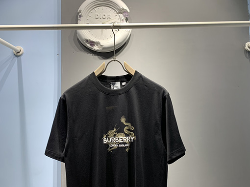 バーバリー ドラゴンイヤー刺繍半袖Tシャツ