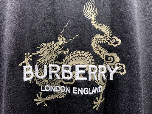 バーバリー ドラゴンイヤー刺繍半袖Tシャツ