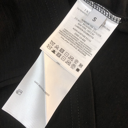 モンクレール アルファベットプリントロゴ半袖Tシャツ