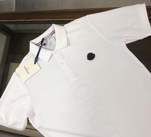 モンクレール 胸元のロゴ柄半袖Tシャツ