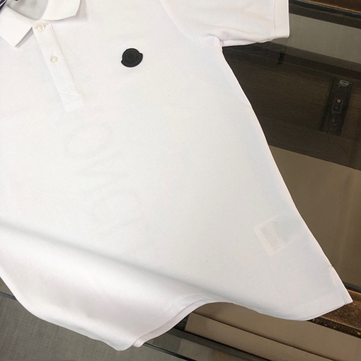 モンクレール 胸元のロゴ柄半袖Tシャツ