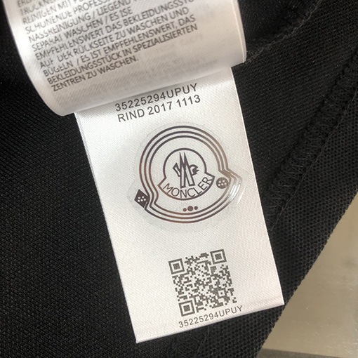 モンクレール 胸元のロゴ柄半袖Tシャツ