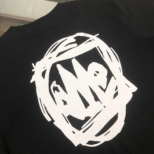 モンクレール   胸の繊細な刺繍ロゴデザイン半袖Tシャツ