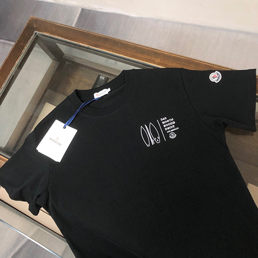 モンクレール  胸の繊細な刺繍ロゴデザイン半袖Tシャツ