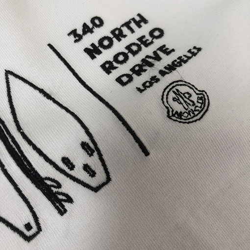 モンクレール  胸の繊細な刺繍ロゴデザイン半袖Tシャツ
