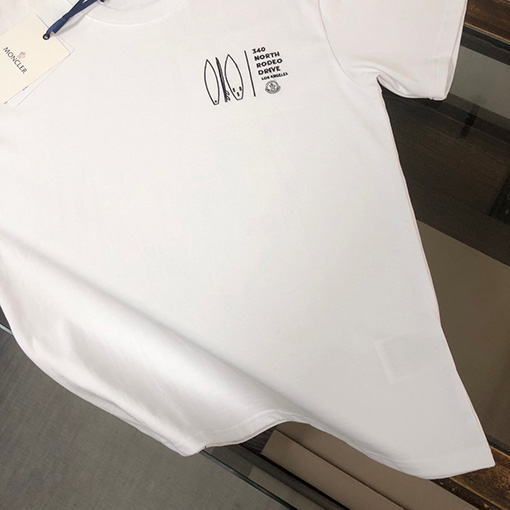 モンクレール  胸の繊細な刺繍ロゴデザイン半袖Tシャツ