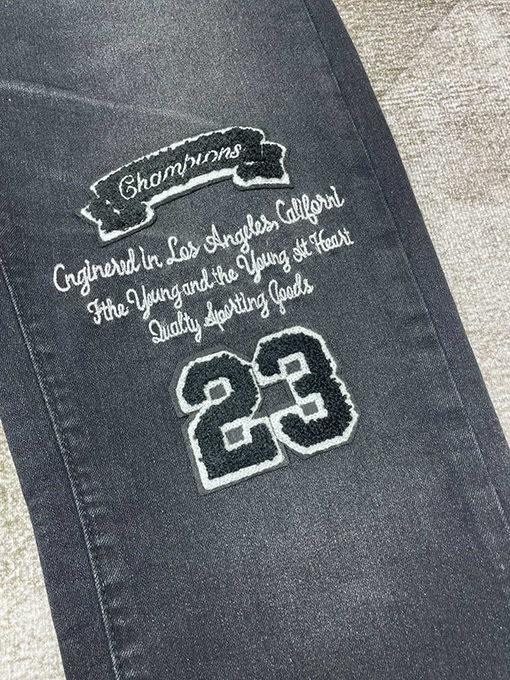 アミリコピー 刺繍入りストレートニットジーンズ