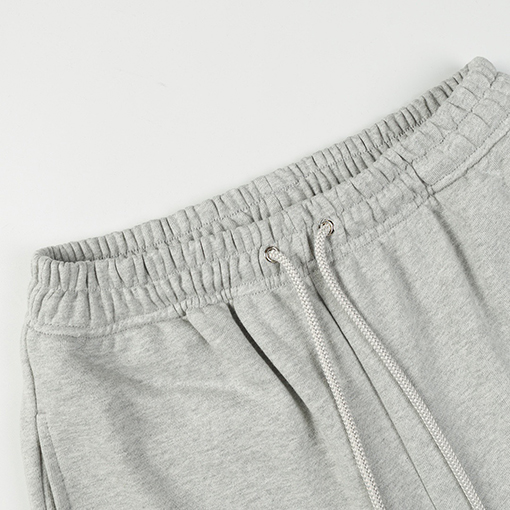 ロエベ ロゴ入りショートパンツ