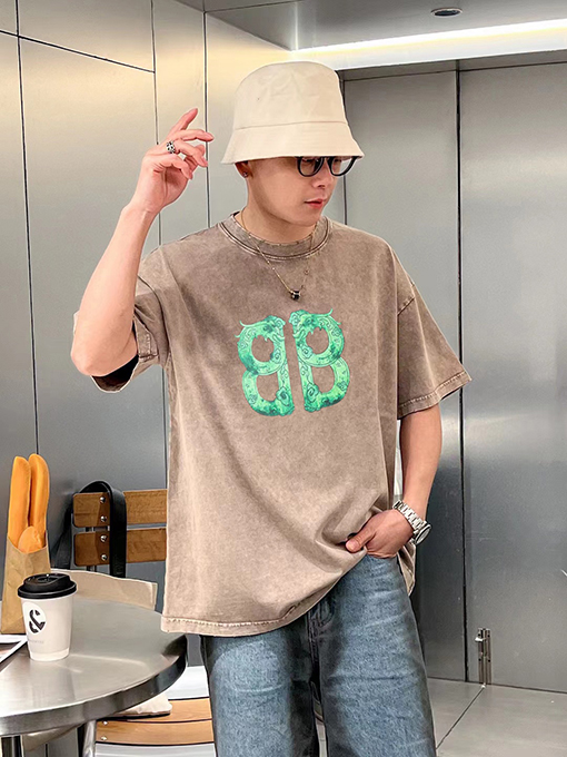 バレンシアガ   クラシックなロゴデザインの半袖Tシャツ