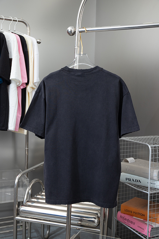 バレンシアガ   クラシックなロゴデザインの半袖Tシャツ