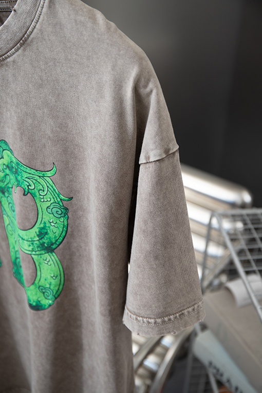 バレンシアガ   クラシックなロゴデザインの半袖Tシャツ