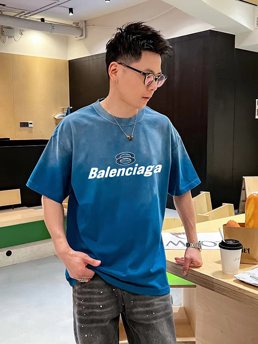 バレンシアガ   ロゴデザイン半袖Tシャツ