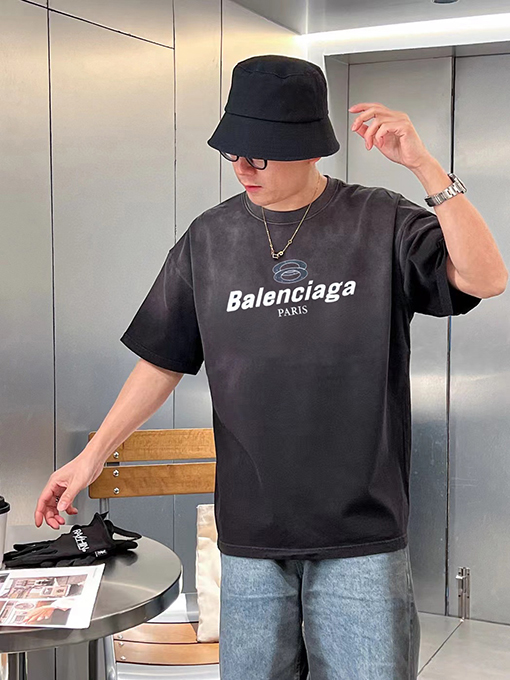 バレンシアガ   ロゴデザイン半袖Tシャツ