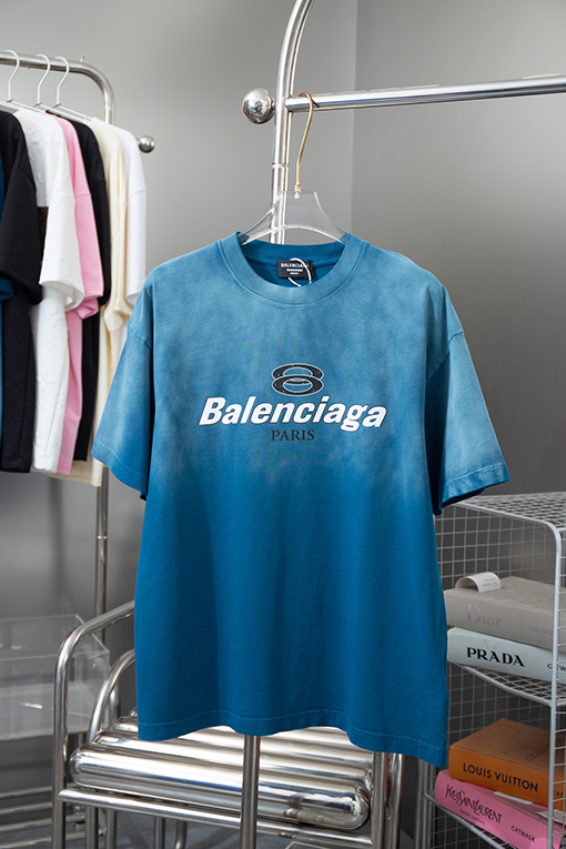 バレンシアガ   ロゴデザイン半袖Tシャツ
