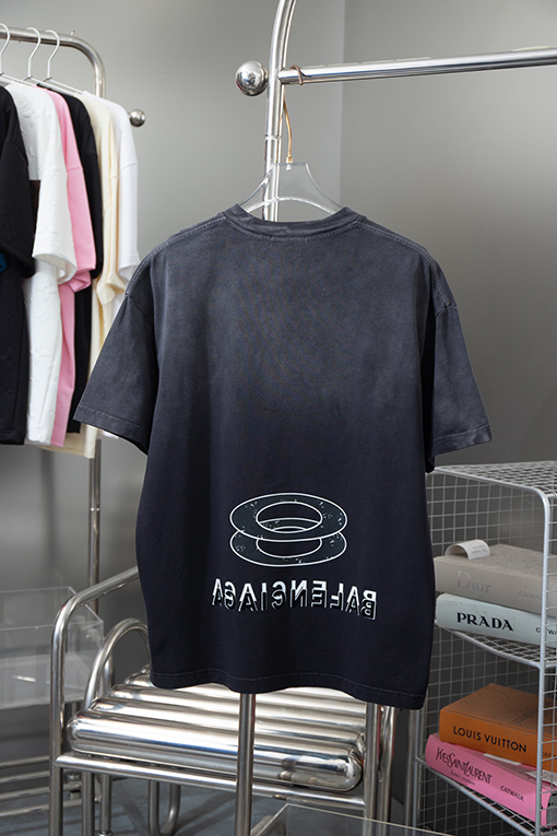 バレンシアガ   ロゴデザイン半袖Tシャツ