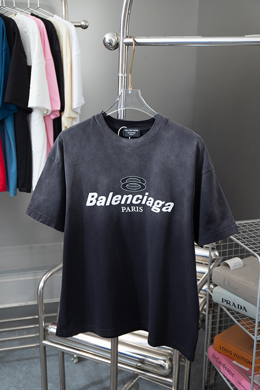 バレンシアガ   ロゴデザイン半袖Tシャツ
