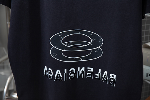バレンシアガ   ロゴデザイン半袖Tシャツ