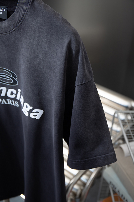 バレンシアガ   ロゴデザイン半袖Tシャツ