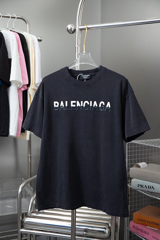 バレンシアガコピー 黒と白のコントラストロゴデザイン半袖Tシャツ