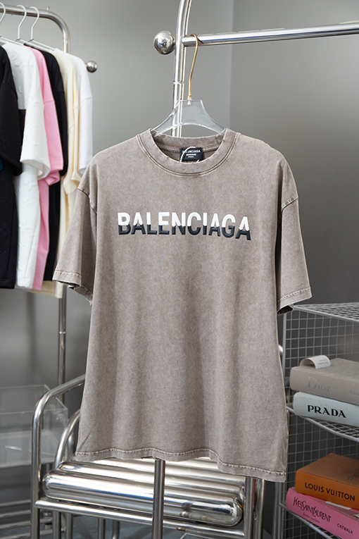 バレンシアガコピー 黒と白のコントラストロゴデザイン半袖Tシャツ