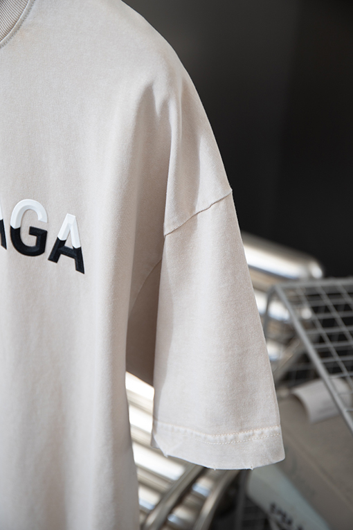 バレンシアガコピー 黒と白のコントラストロゴデザイン半袖Tシャツ