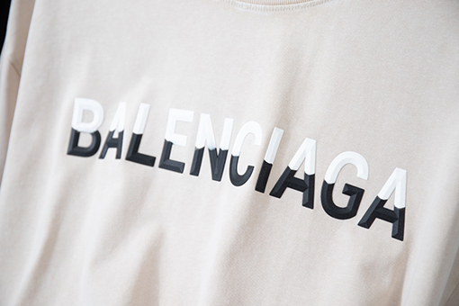バレンシアガコピー 黒と白のコントラストロゴデザイン半袖Tシャツ