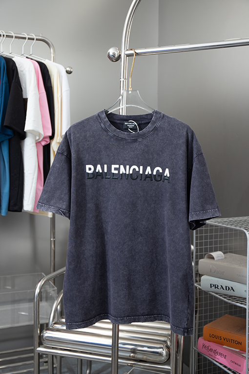 バレンシアガコピー 黒と白のコントラストロゴデザイン半袖Tシャツ