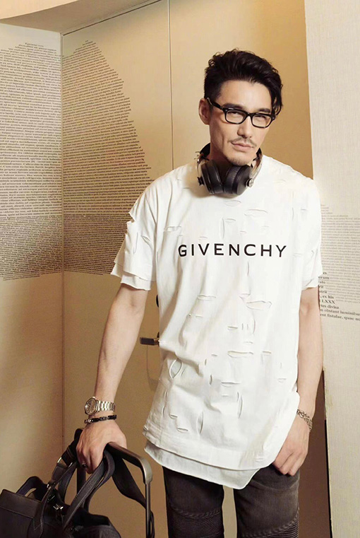 ジバンシイ 穴が開いた二重偽二枚半袖Tシャツ