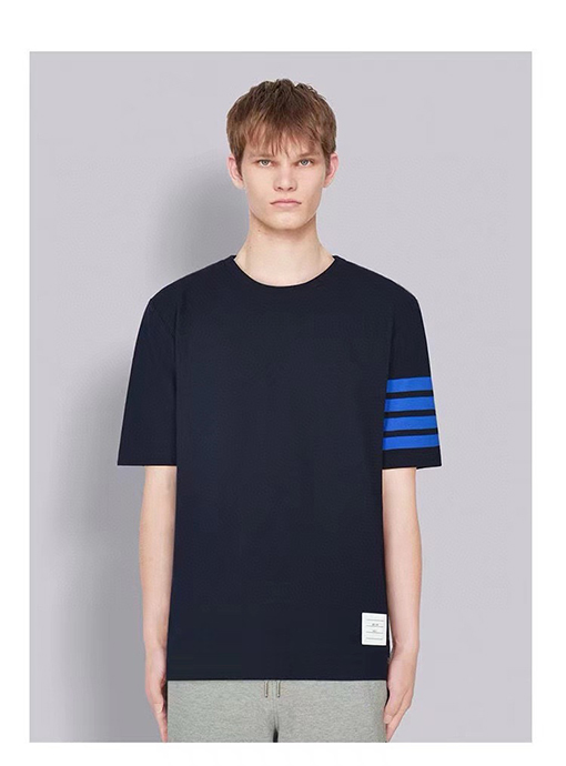トムブラウン 新しい配色のラウンドネックTシャツ