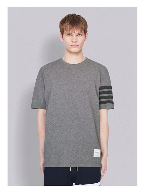 トムブラウン 新しい配色のラウンドネックTシャツ