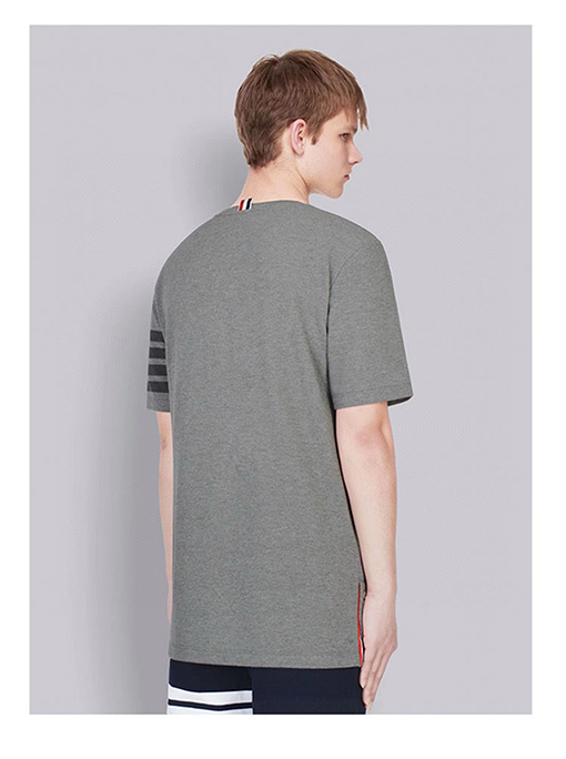 トムブラウン 新しい配色のラウンドネックTシャツ