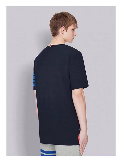 トムブラウン 新しい配色のラウンドネックTシャツ