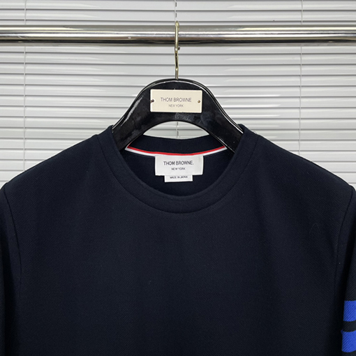 トムブラウン 新しい配色のラウンドネックTシャツ