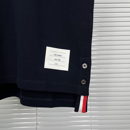 トムブラウン 新しい配色のラウンドネックTシャツ