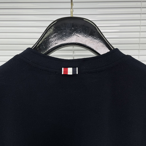 トムブラウン 新しい配色のラウンドネックTシャツ