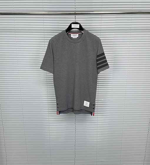 トムブラウン 新しい配色のラウンドネックTシャツ