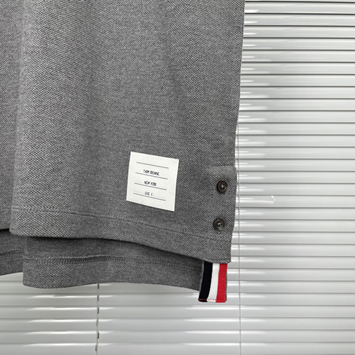 トムブラウン 新しい配色のラウンドネックTシャツ